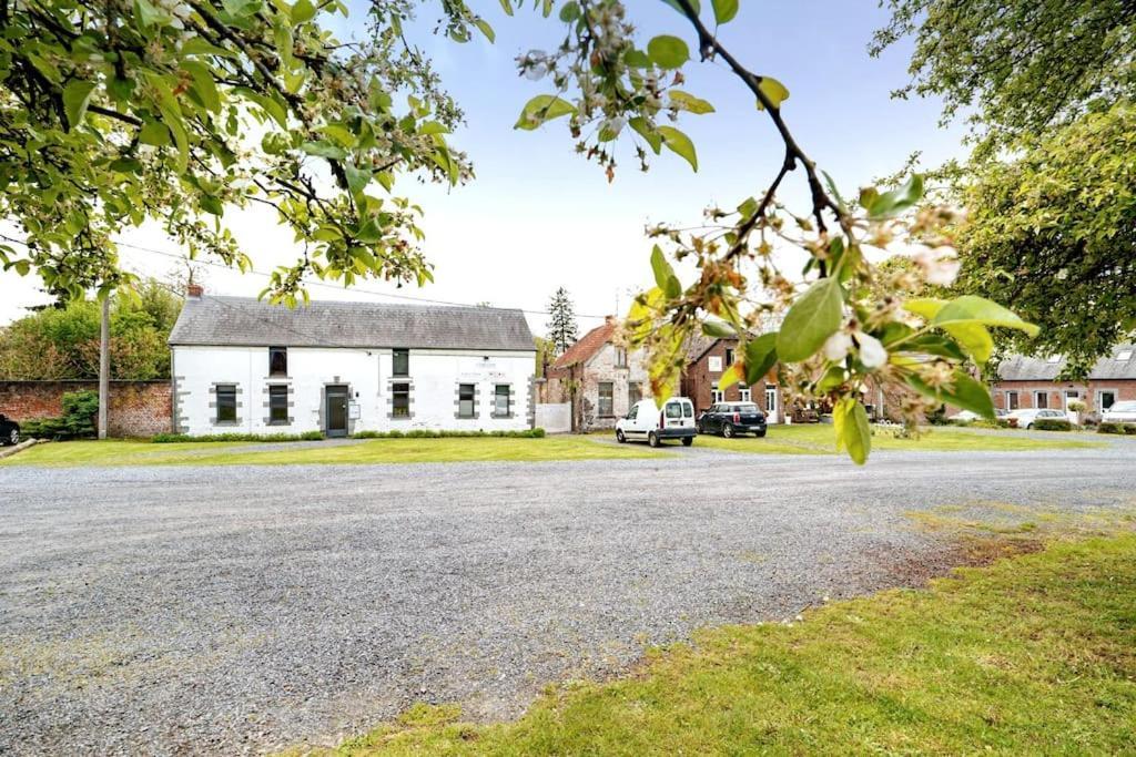 Gite Et Chambre D'Hote Gussignies Exterior foto
